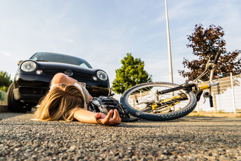 Fahrradunfall mit einer jungen Frau